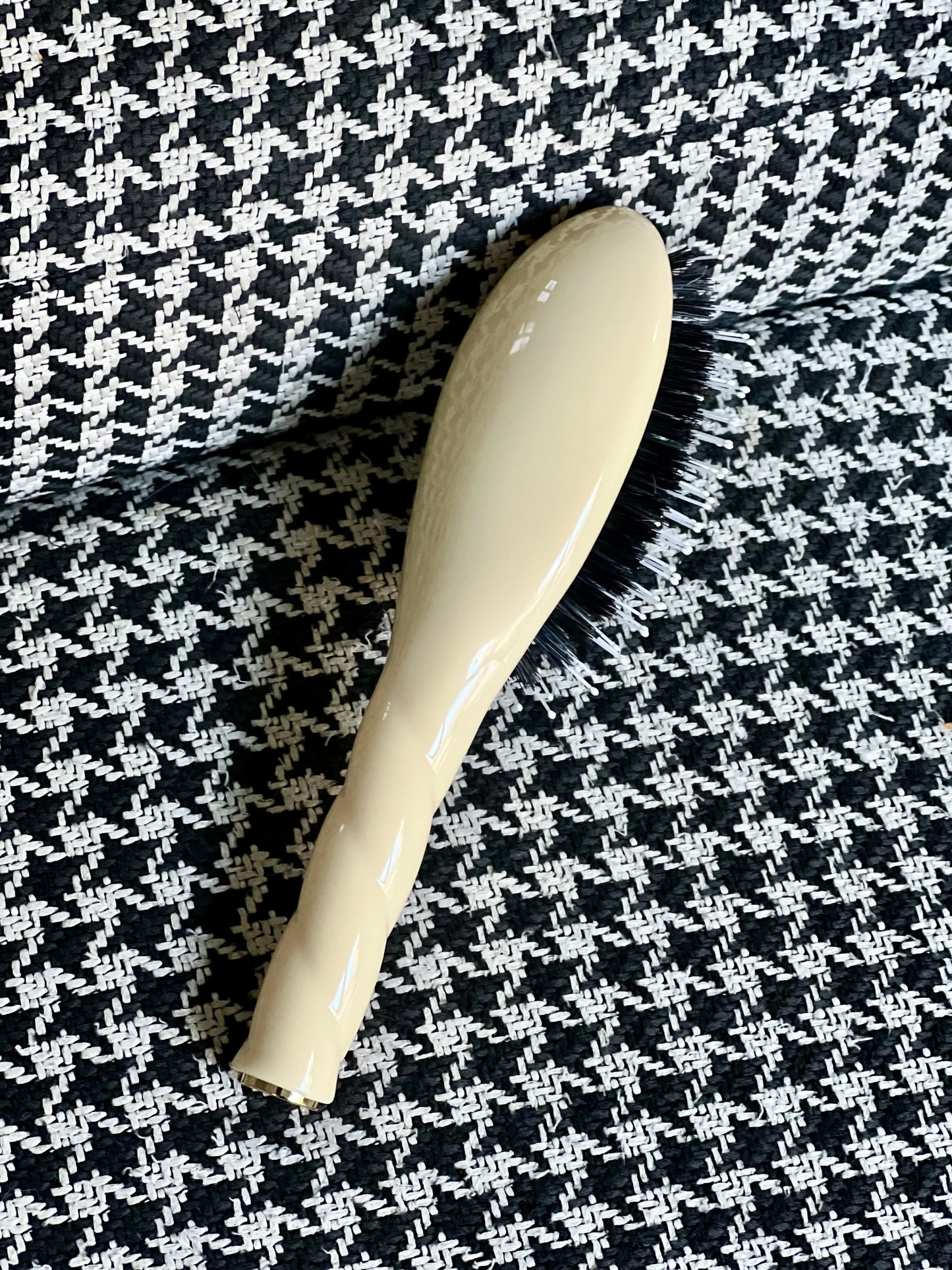 N.03 The Small Gentle Scalp Care Hair Brush THE ESSENTIAL Ivory Cair 