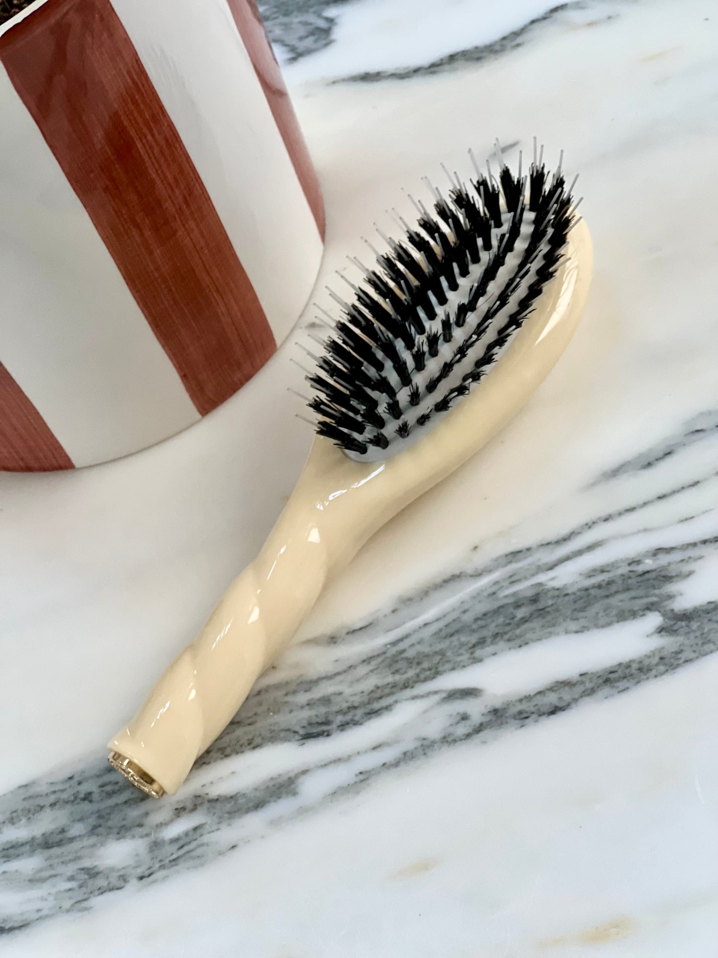 N.02 The Small Care & Detangling Hair Brush THE ESSENTIAL Ivory Cair