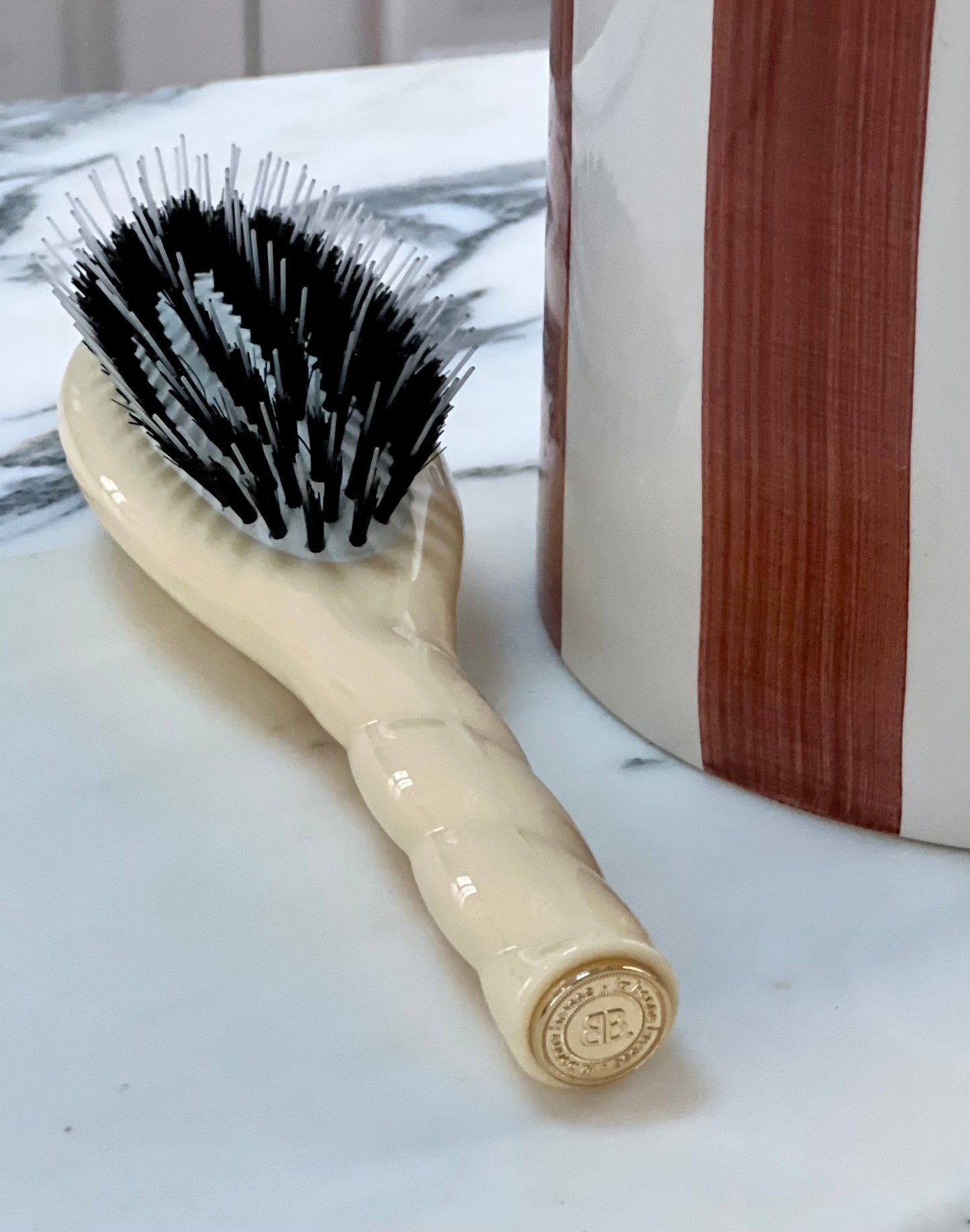 N.02 The Small Care & Detangling Hair Brush THE ESSENTIAL Ivory Cair