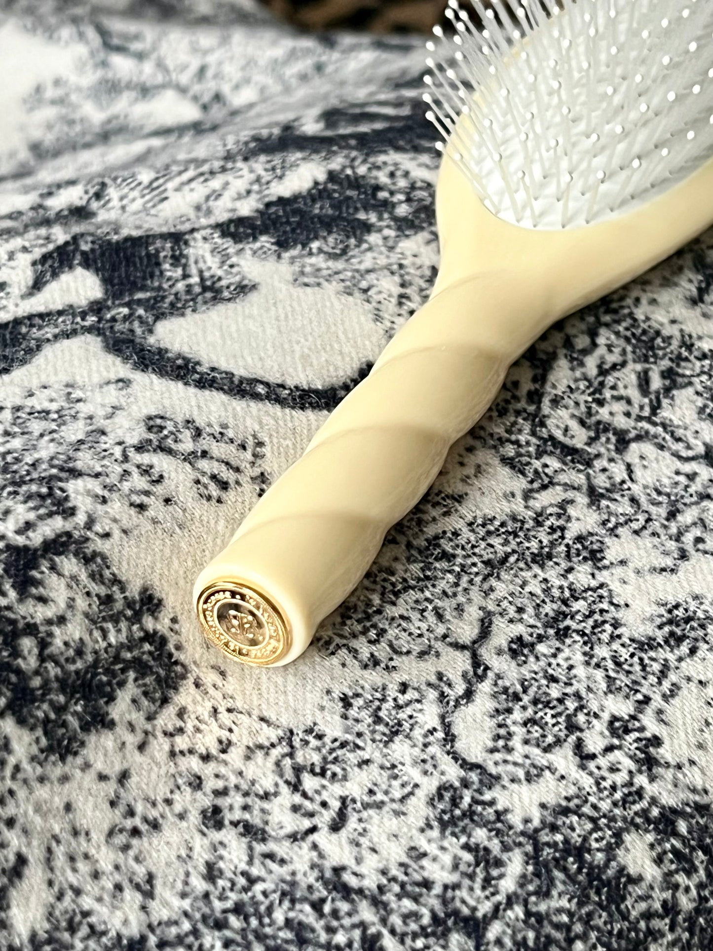 N.04 The Massaging Detangling Hair Brush THE MIRACLE Ivory Cair