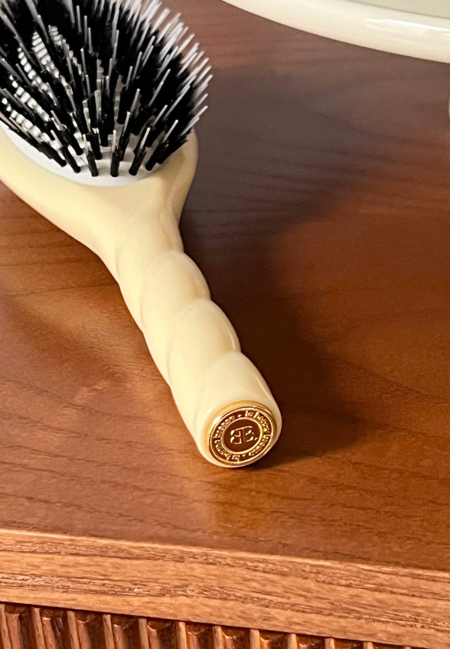 N.02 The Care & Detangling Hair Brush THE ESSENTIAL Ivory Cair