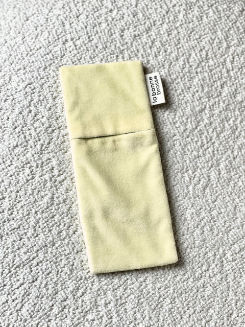 ‘Small Hair Brush’ Pouch Ivory Cair - Image 1