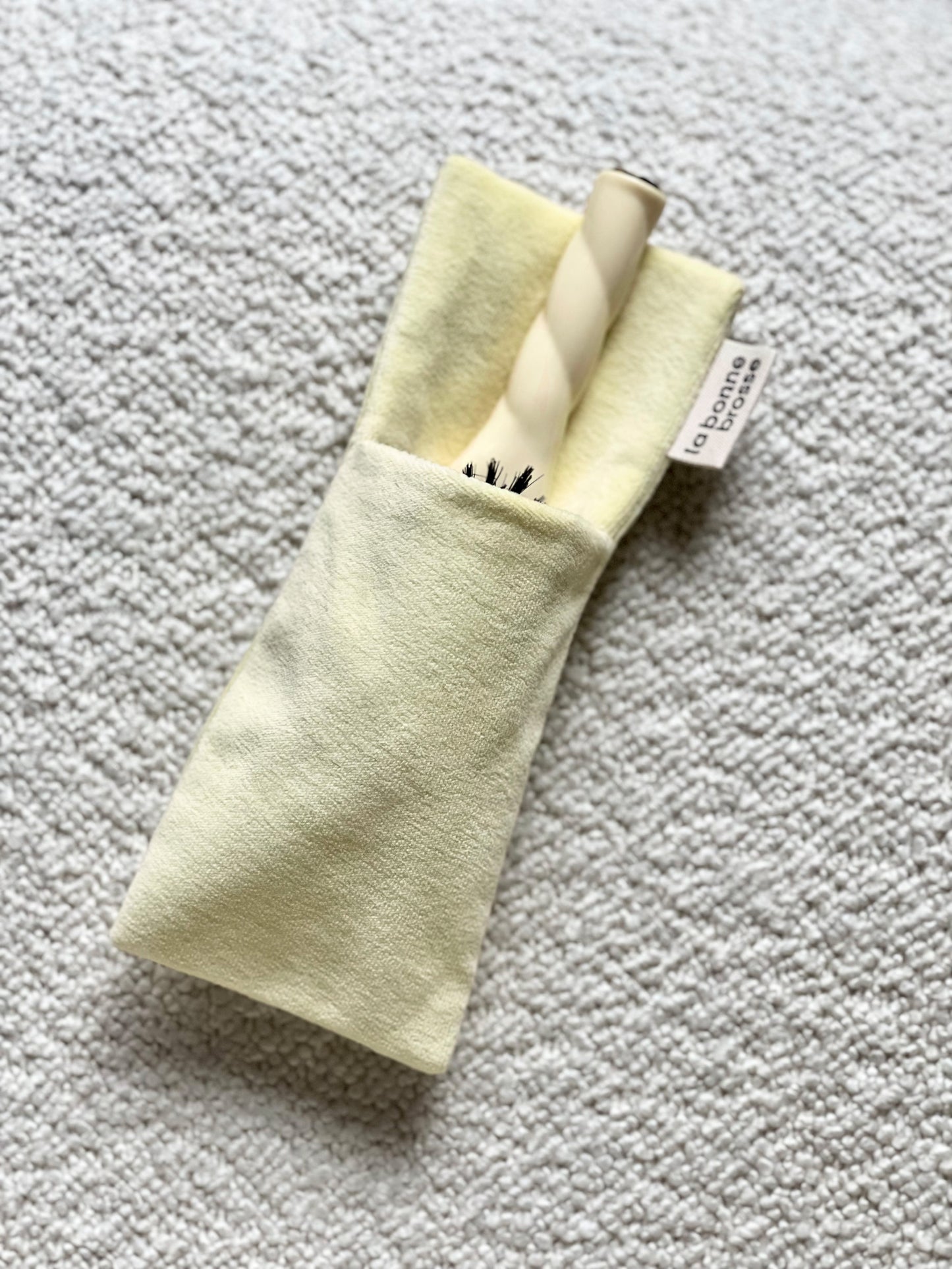 ‘Small Hair Brush’ Pouch Ivory Cair