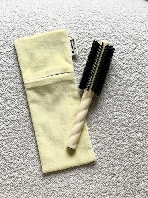 'N.05 Hair Brush’ Round Pouch Ivory Cair - Image 2