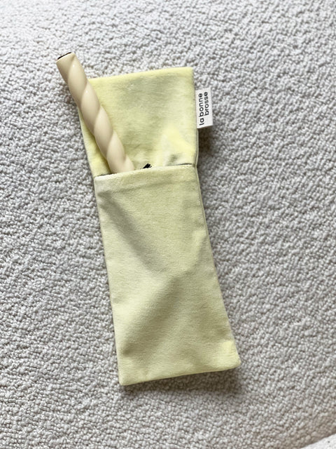 'N.05 Hair Brush’ Round Pouch Ivory Cair - Image 3
