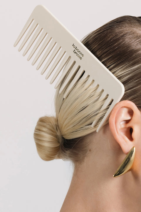 The Large Detangling Comb in Acetate Creamy White - Image 2