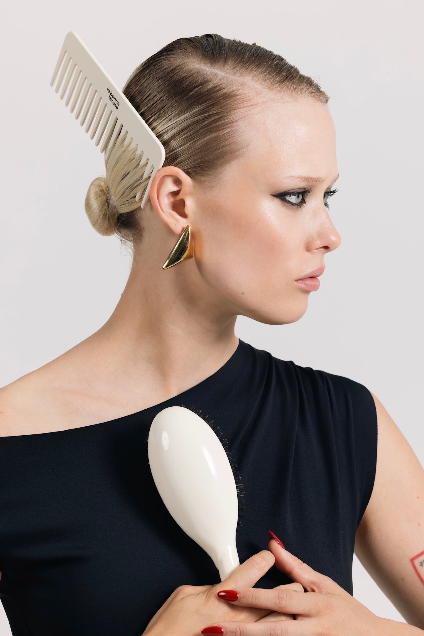 N.03 The Gentle Scalp Care Hair Brush The Essential Softness Creamy White