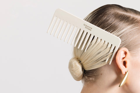 The Large Detangling Comb in Acetate Creamy White - Image 3