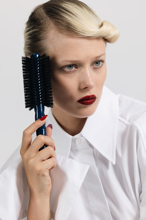 N.08 The Round Brush Length & Movement Blueberry Blue - Image 2