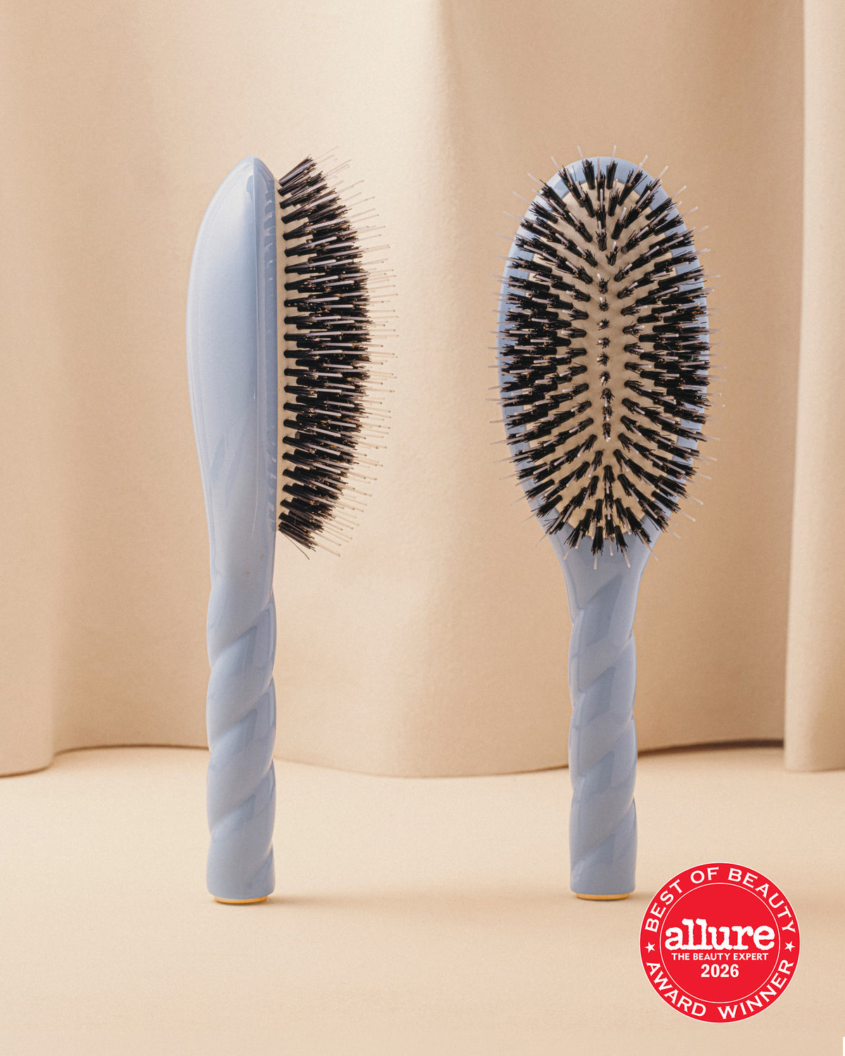 N.02 The Care & Detangling Hairbrush The Essential Sky Blue