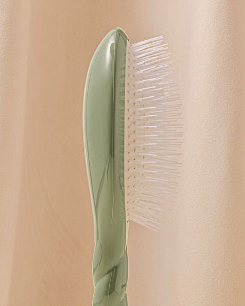 N.07 The Stimulating & Detangling Hair Brush The Intense Almond Green - Image 3