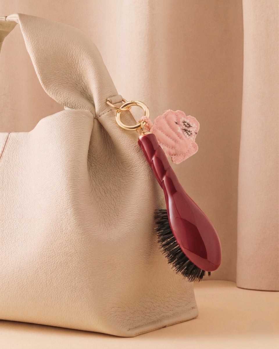 Call It By Your Name x La Bonne Brosse Duo : Micro Brosse N.01 Rouge Cerise et son Charm