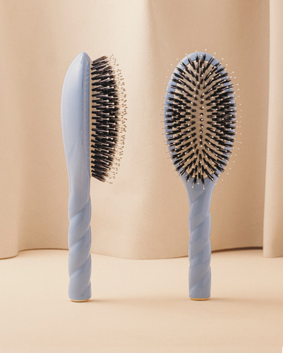 N.03 La Brosse Cuir Chevelu Sensible l'Indispensable Douceur Bleu Ciel