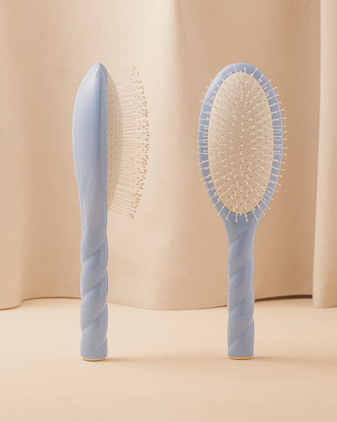 N.04 The Massaging Detangling Hairbrush The Miracle Sky Blue - Image 1