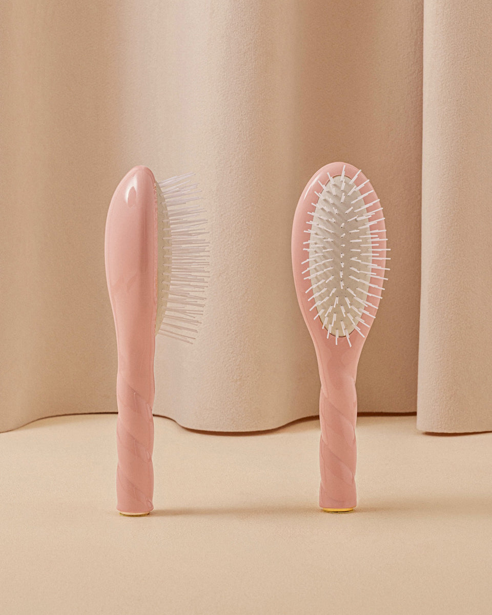 N.07 La Petite Brosse Démêlante & Stimulante L'Intense Rose Poudré