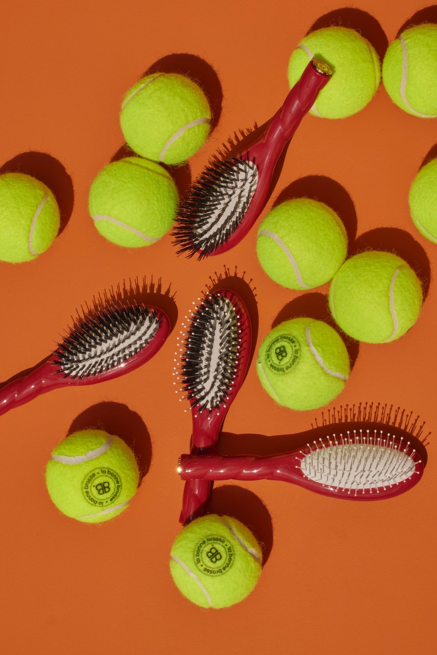 N.04 La Petite Brosse Démêlante & Massante La Miracle Terre Battue