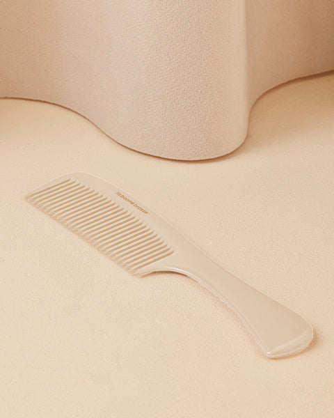 Il Pettine con Manico Districante in Acetato Bianco Crema - Image 1