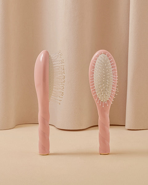 N.04 The Small Massaging Detangling HairBrush The Miracle Powder Pink - Image 1
