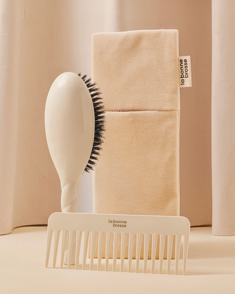 Trio: La Bonne Brosse, its Comb and its Cream White Pouch