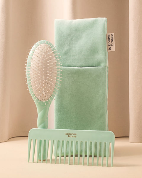 Trio: La Bonne Brosse, its comb and its Limited Edition Lagoon Blue Pouch - Image 1