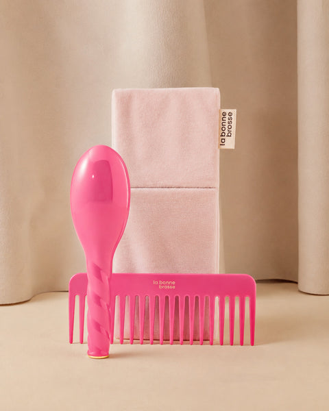 Trio : La Petite Brosse, son Peigne et sa Pochette Édition Limitée Octobre Rose - Image 1