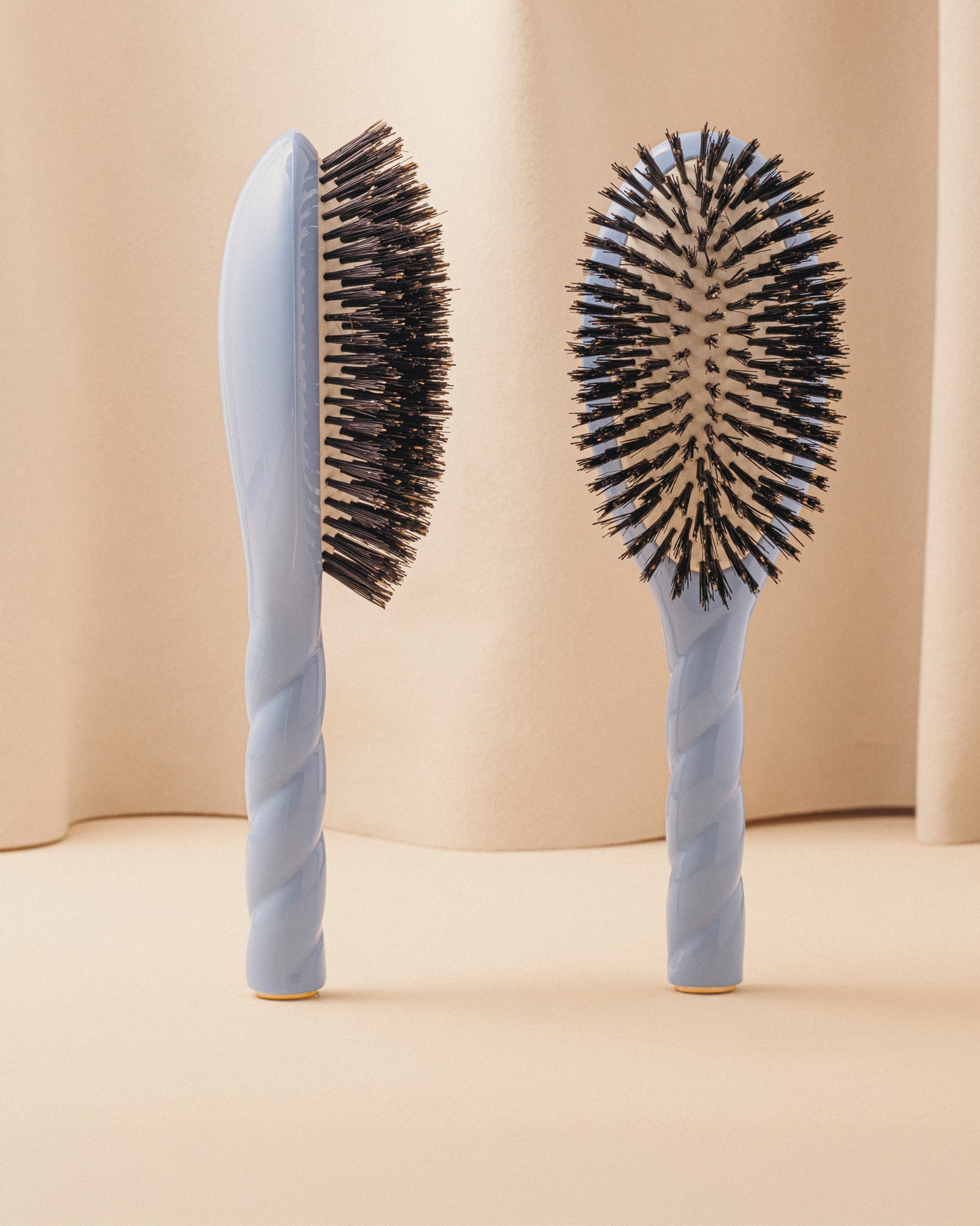 N.01 The Small Shine & Care Hairbrush The Universal Sky Blue
