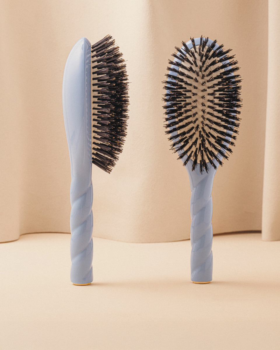 N.01 The Small Shine & Care Hairbrush The Universal Sky Blue