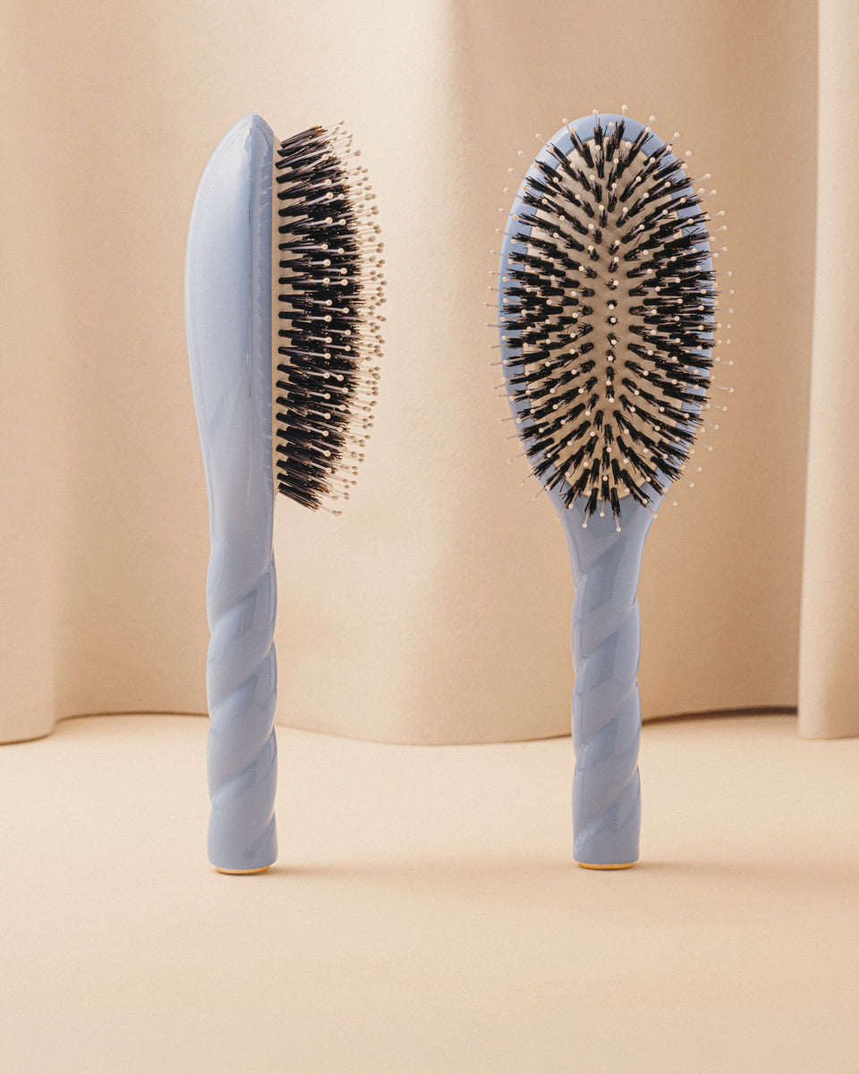 N.03 La Brosse Cuir Chevelu Sensible l'Indispensable Douceur Bleu Ciel