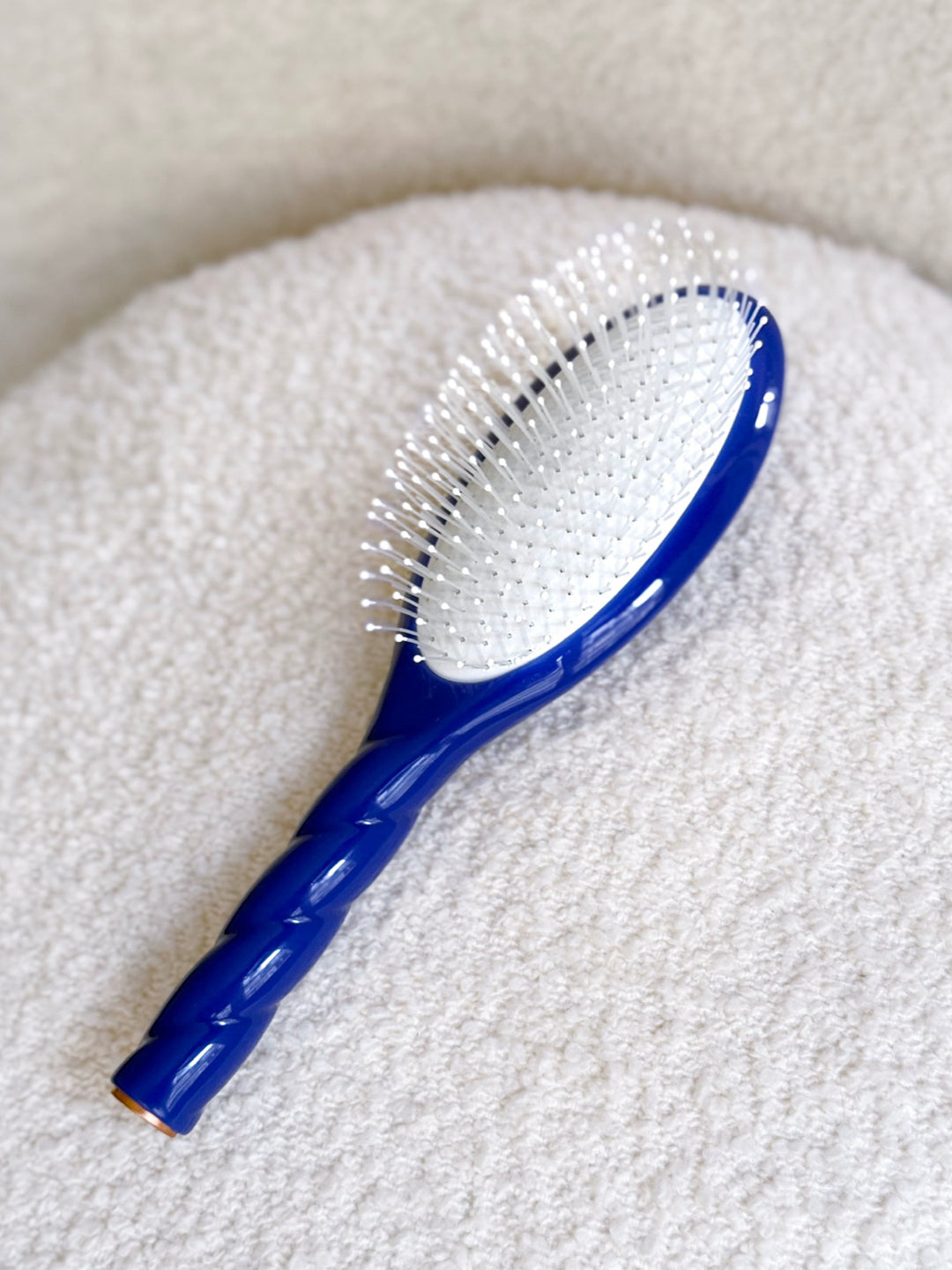 La Bonne Brosse x Augustinus Bader N.04 The Detangling & Massaging Brush THE MIRACLE