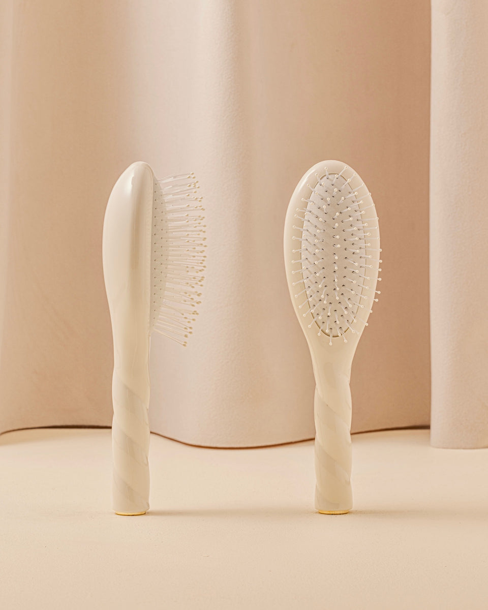 N.04 La Petite Brosse Démêlante & Massante La Miracle Blanc Crème