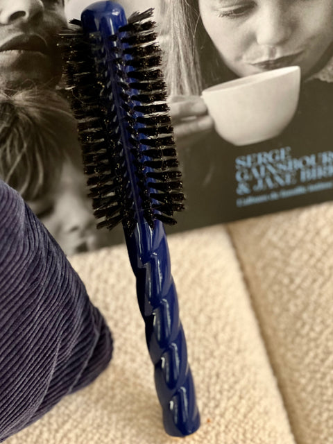 N.05 The Round Hair Brush VOLUME & STYLE Blueberry - Image 3