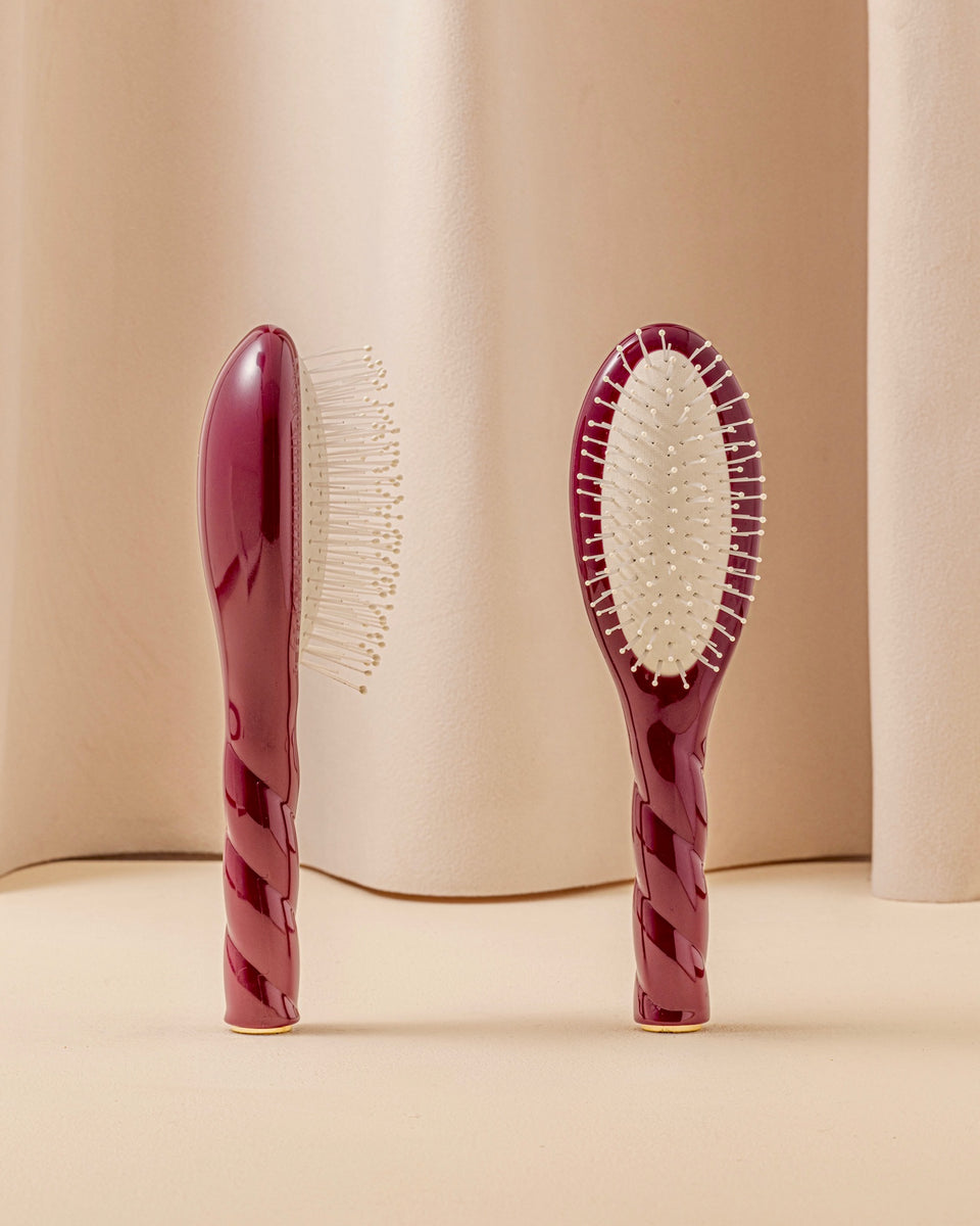 N.04 La Petite Brosse Démêlante & Massante La Miracle Rouge Cerise