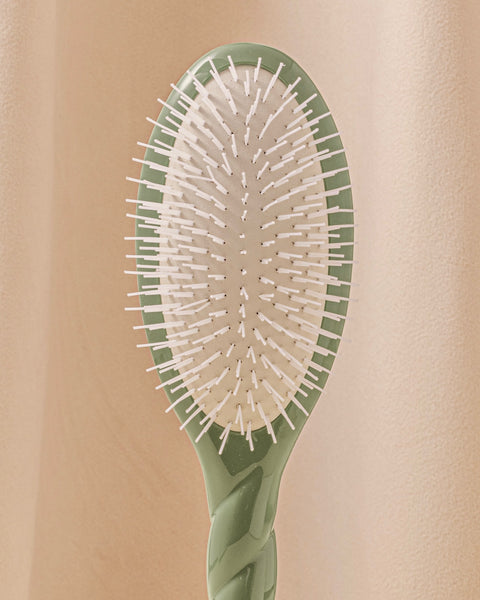 N.07 The Stimulating & Detangling Hair Brush The Intense Almond Green - Image 2