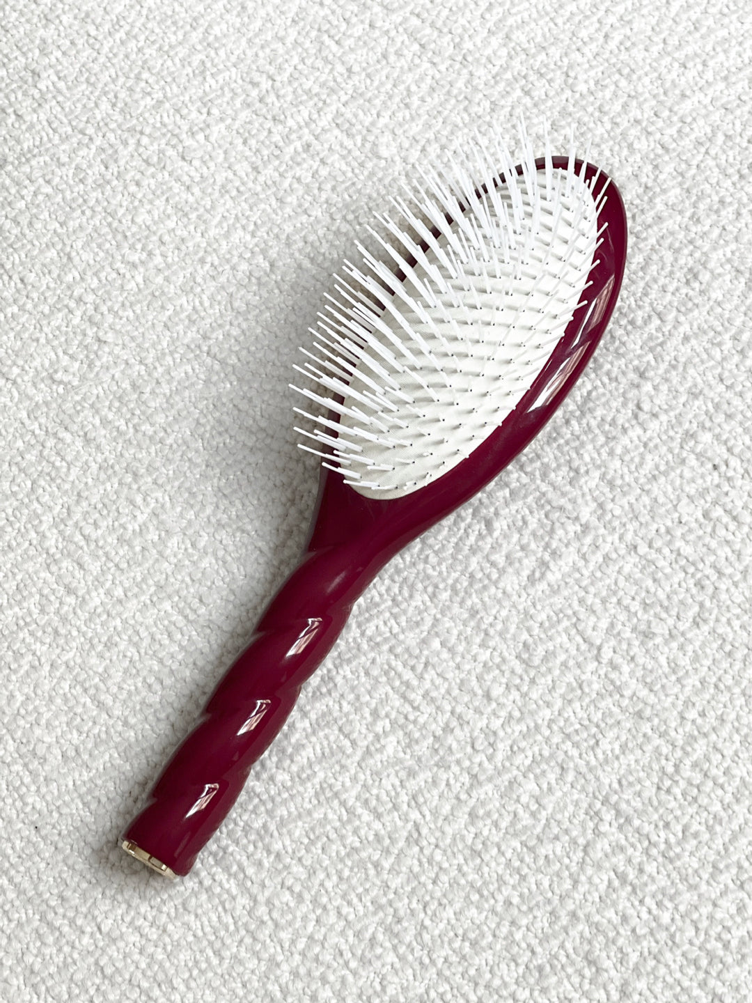 N.07 The Stimulating & Detangling Hair Brush THE INTENSE Cherry Red
