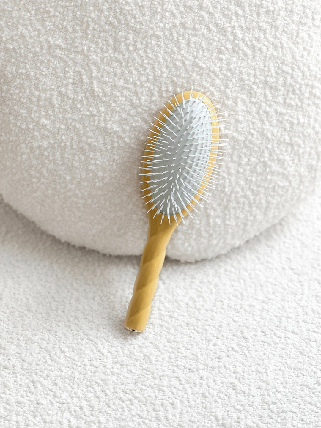 N.07 The Stimulating & Detangling Hair Brush THE INTENSE Saffron Yellow