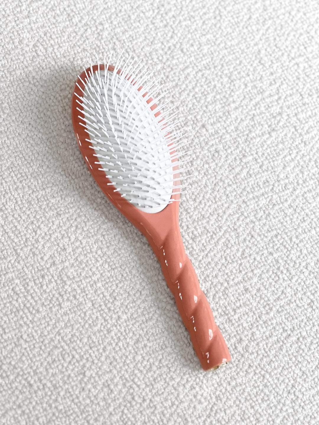 N.07 The Stimulating & Detangling Hair Brush THE INTENSE Coral