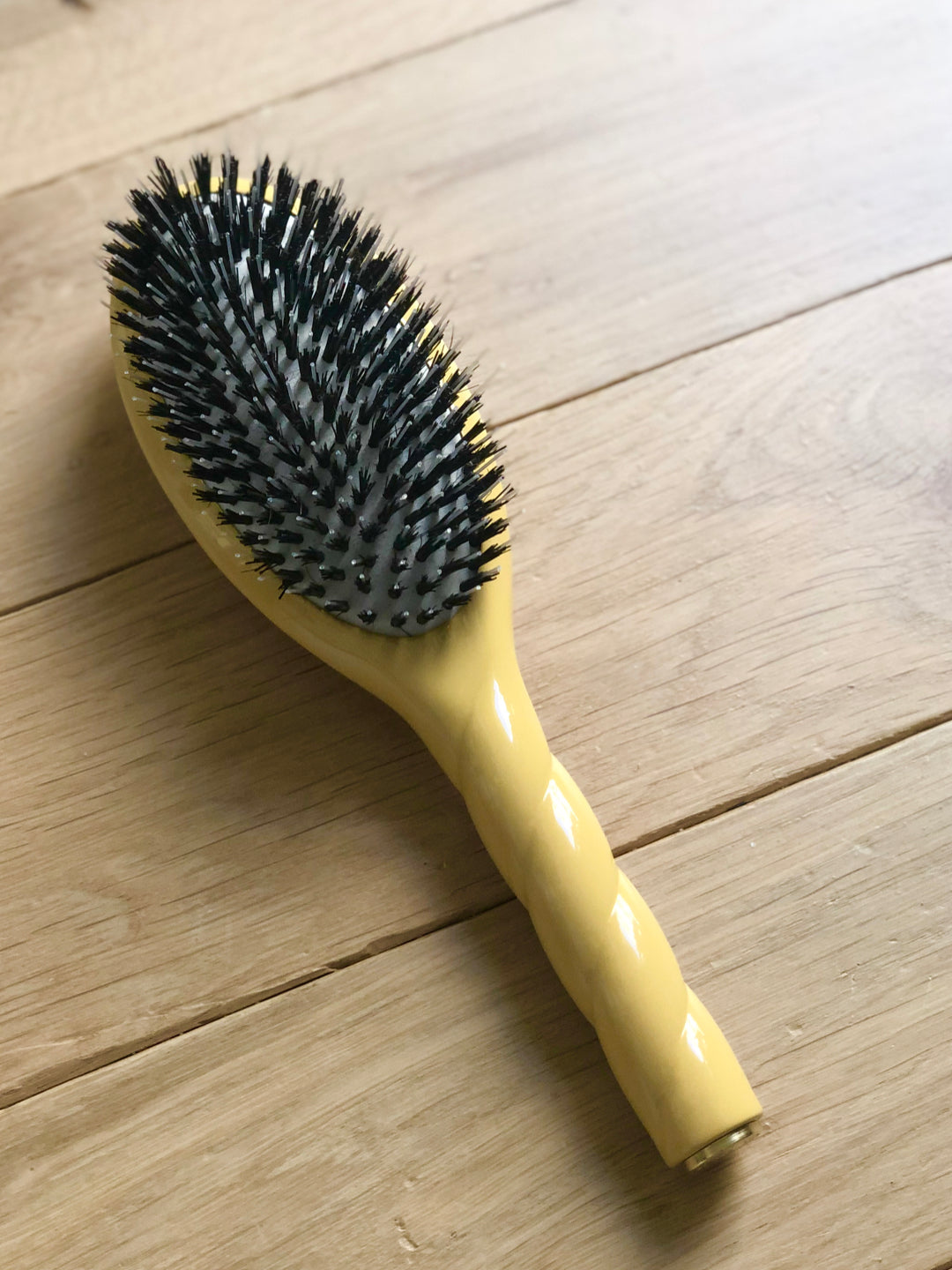 N.02 The Care & Detangling Hair Brush THE ESSENTIAL Saffron Yellow