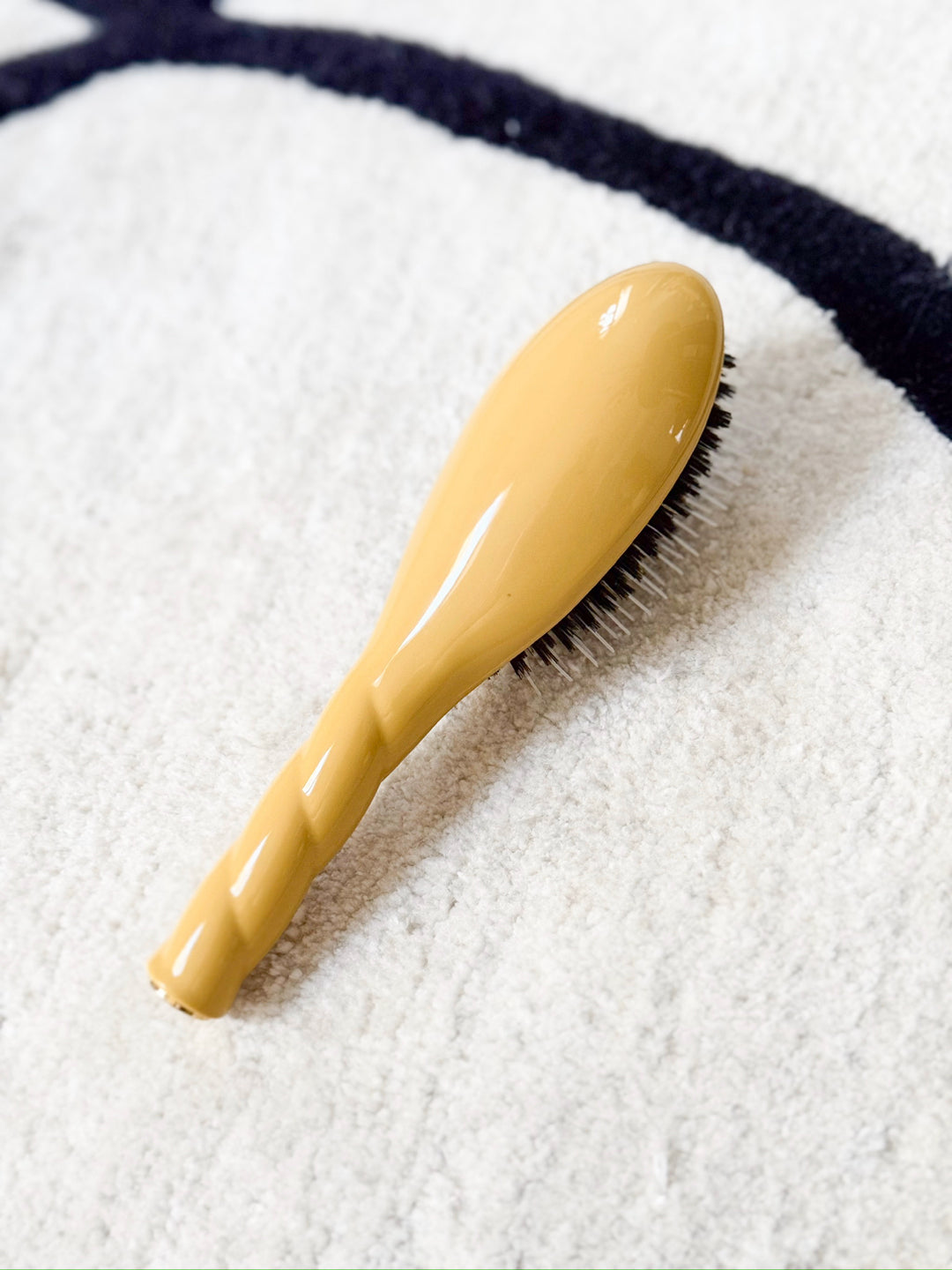 N.02 La Petite Brosse Démêlante & Soin l'Indispensable Jaune Safran