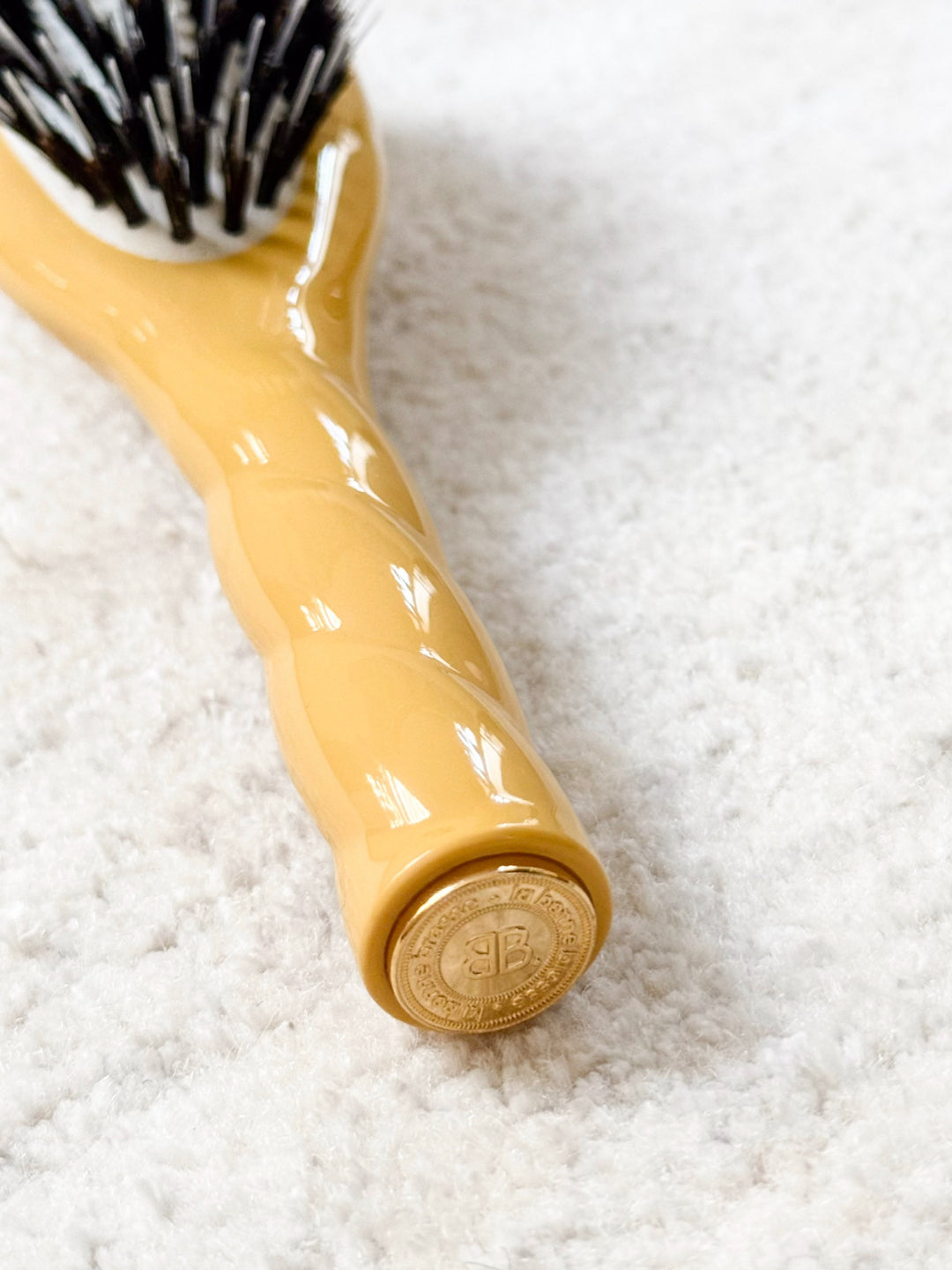 N.02 La Petite Brosse Démêlante & Soin l'Indispensable Jaune Safran