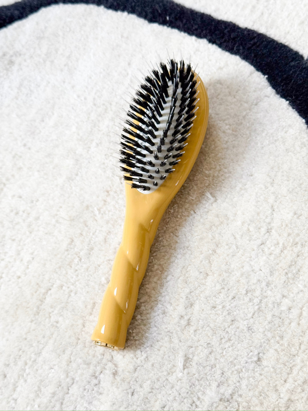 N.02 La Petite Brosse Démêlante & Soin l'Indispensable Jaune Safran