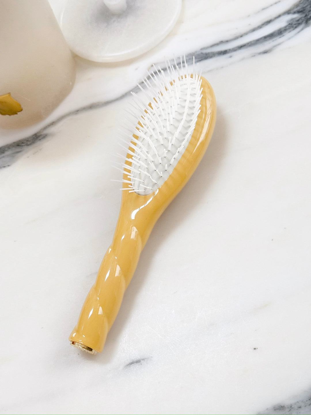 N.07 La Petite Brosse Démêlante & Stimulante l'Intense Jaune Safran