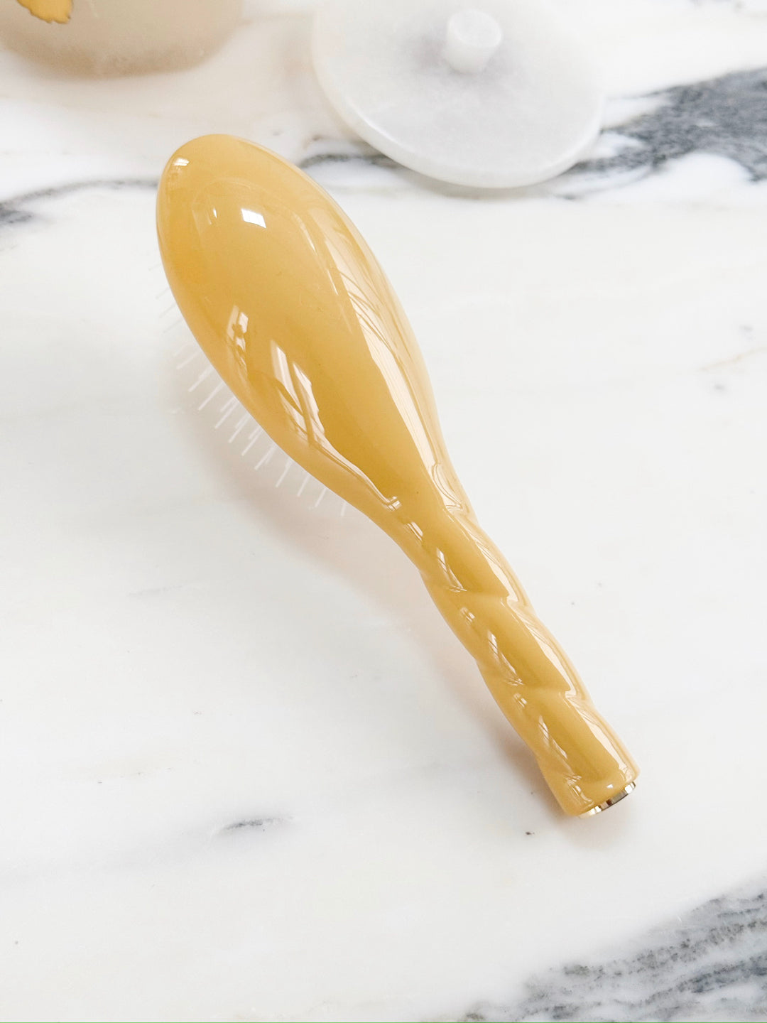 N.07 La Petite Brosse Démêlante & Stimulante l'Intense Jaune Safran
