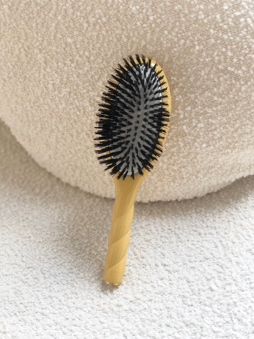 N.01 The Shine & Care Hair Brush THE UNIVERSAL Saffron Yellow