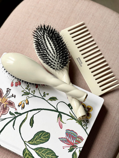 The Large Detangling Comb in Acetate Creamy White - Image 2