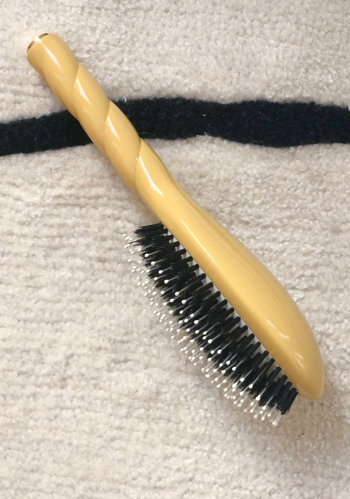 Meilleure brosse douce cheveux jaune