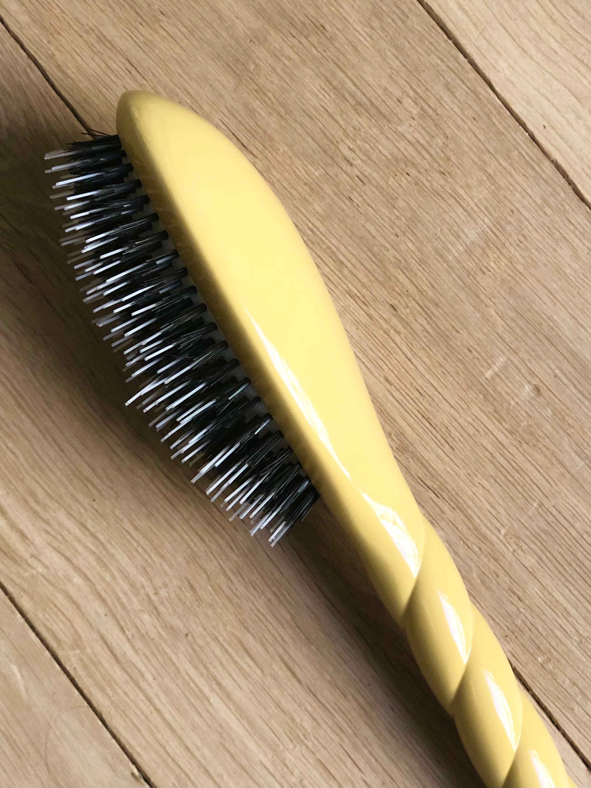 Brosse en poils de sanglier nylon jaune