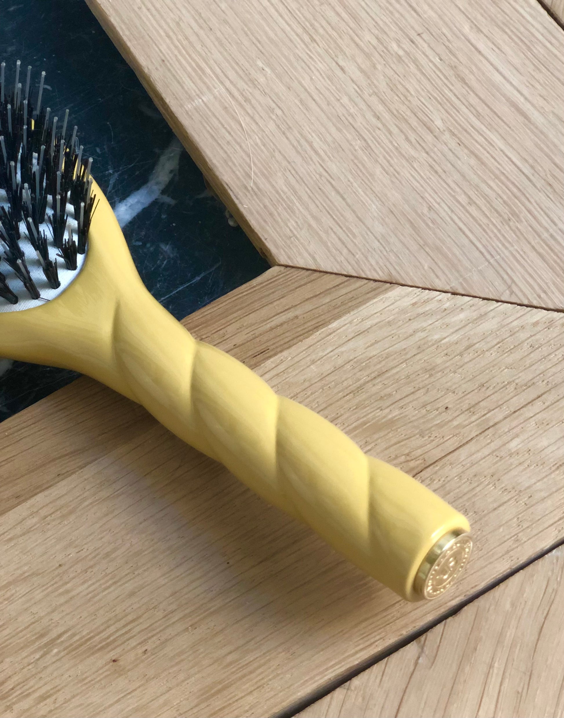 Meilleure brosse à cheveux mixte jaune