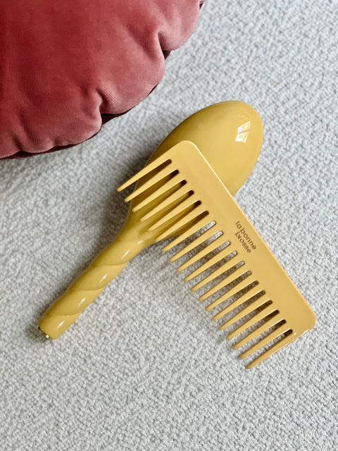 The Large Detangling Comb in Acetate Saffron Yellow - Image 2