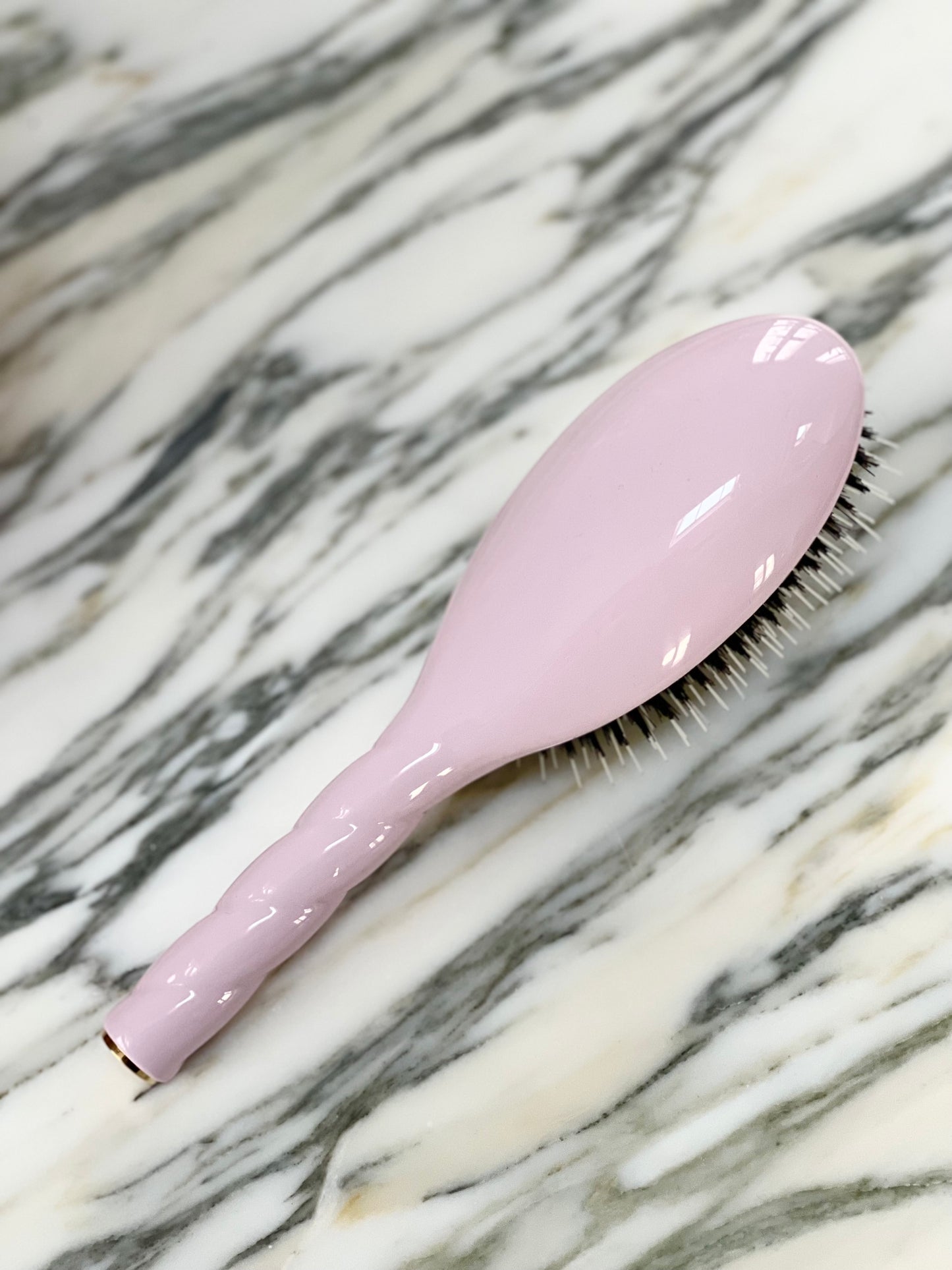 N.02 The Care & Detangling Hair Brush THE ESSENTIAL Pink
