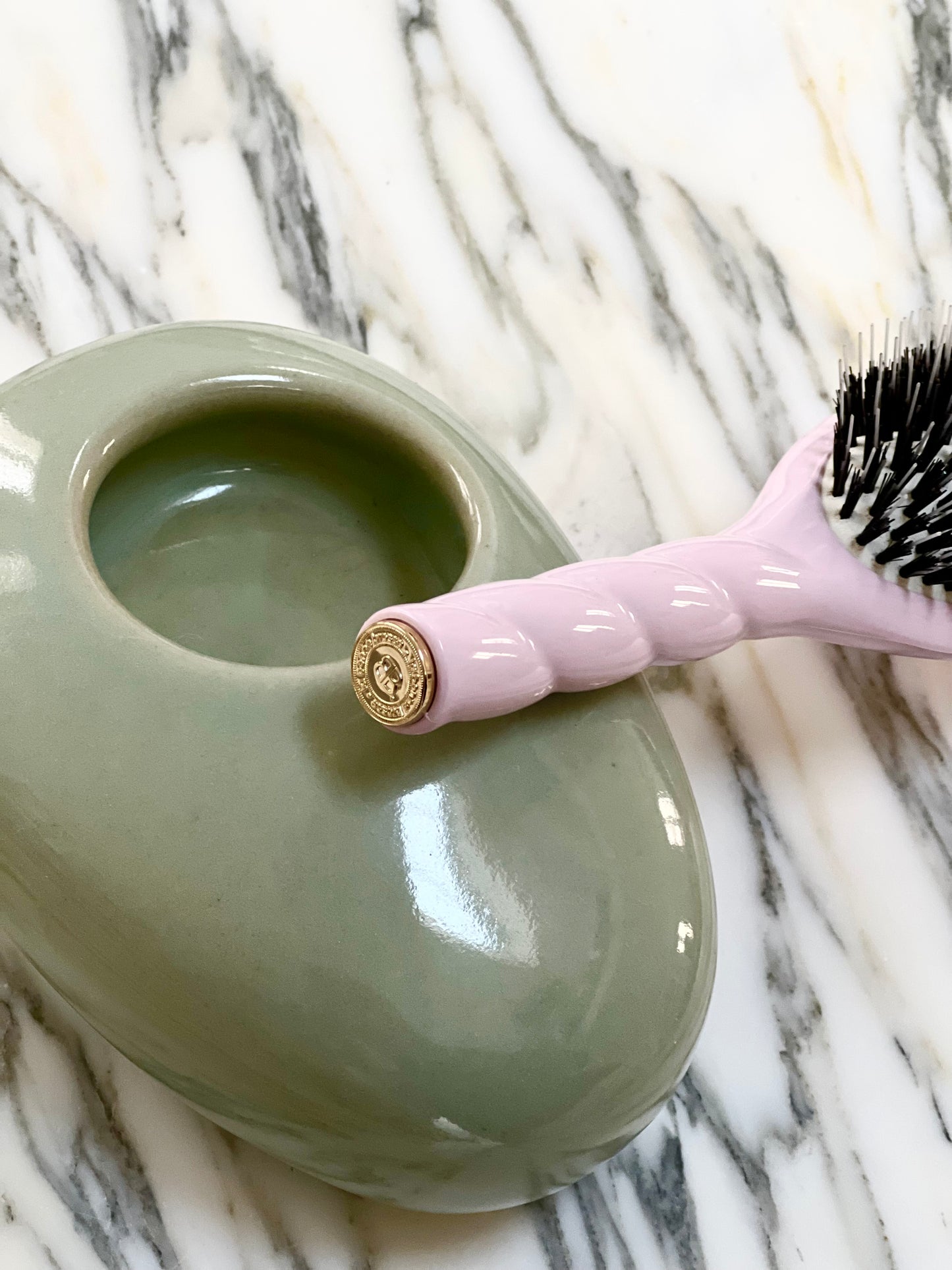 N.02 The Care & Detangling Hair Brush THE ESSENTIAL Pink